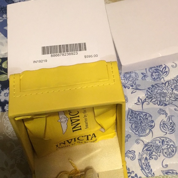 NWT BEAUTIFUL INVICTA WATCH - Picture 4 of 5